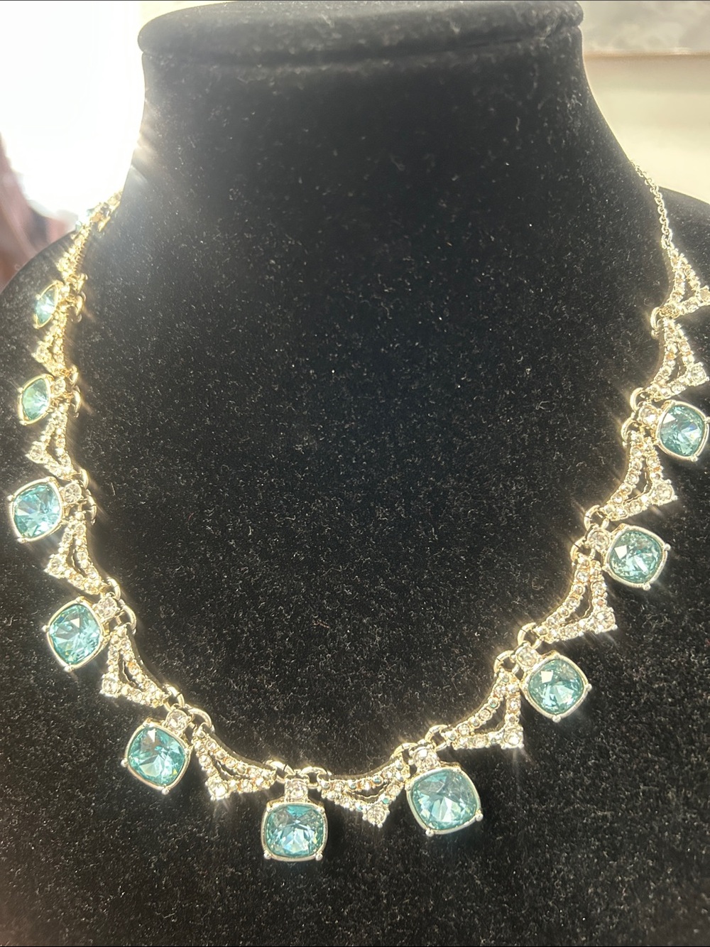 Glamorous AVON GV9 Vintage Icy Blue Silver-Tone Necklace - Picture 3 of 6